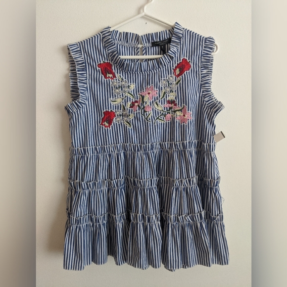 Romeo & Juliet Couture Floral Tank - Picture 2 of 9